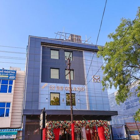 Hotel Ss Grand Канпур Экстерьер фото