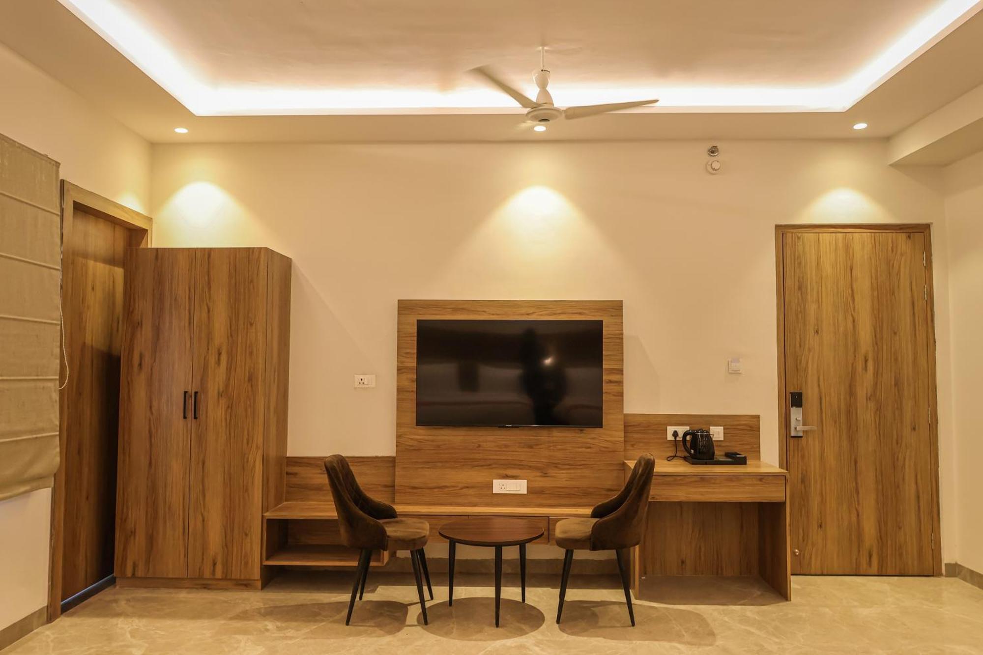 Hotel Ss Grand Канпур Экстерьер фото
