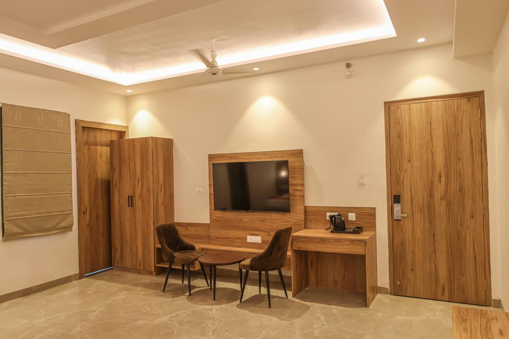 Hotel Ss Grand Канпур Экстерьер фото