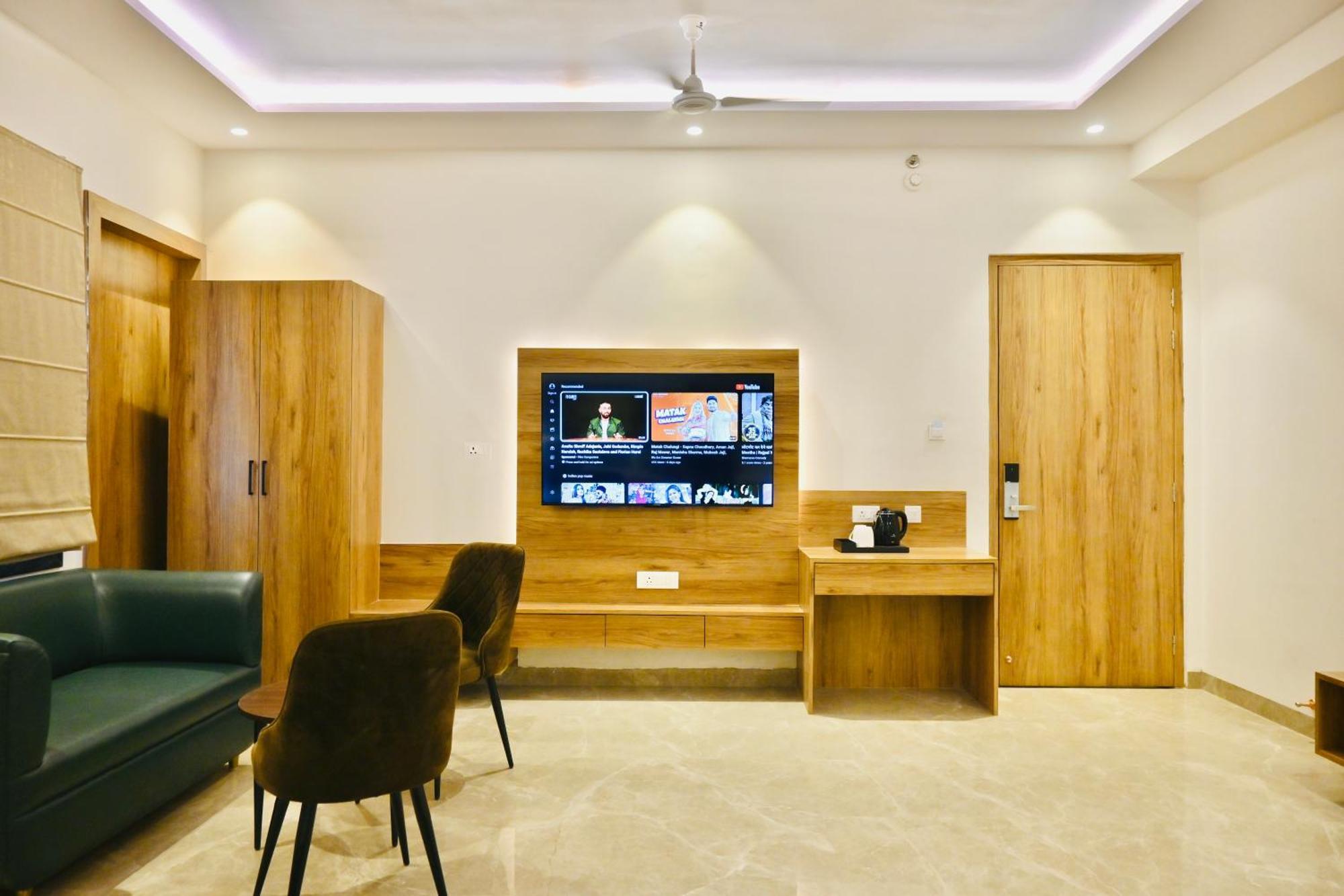 Hotel Ss Grand Канпур Экстерьер фото