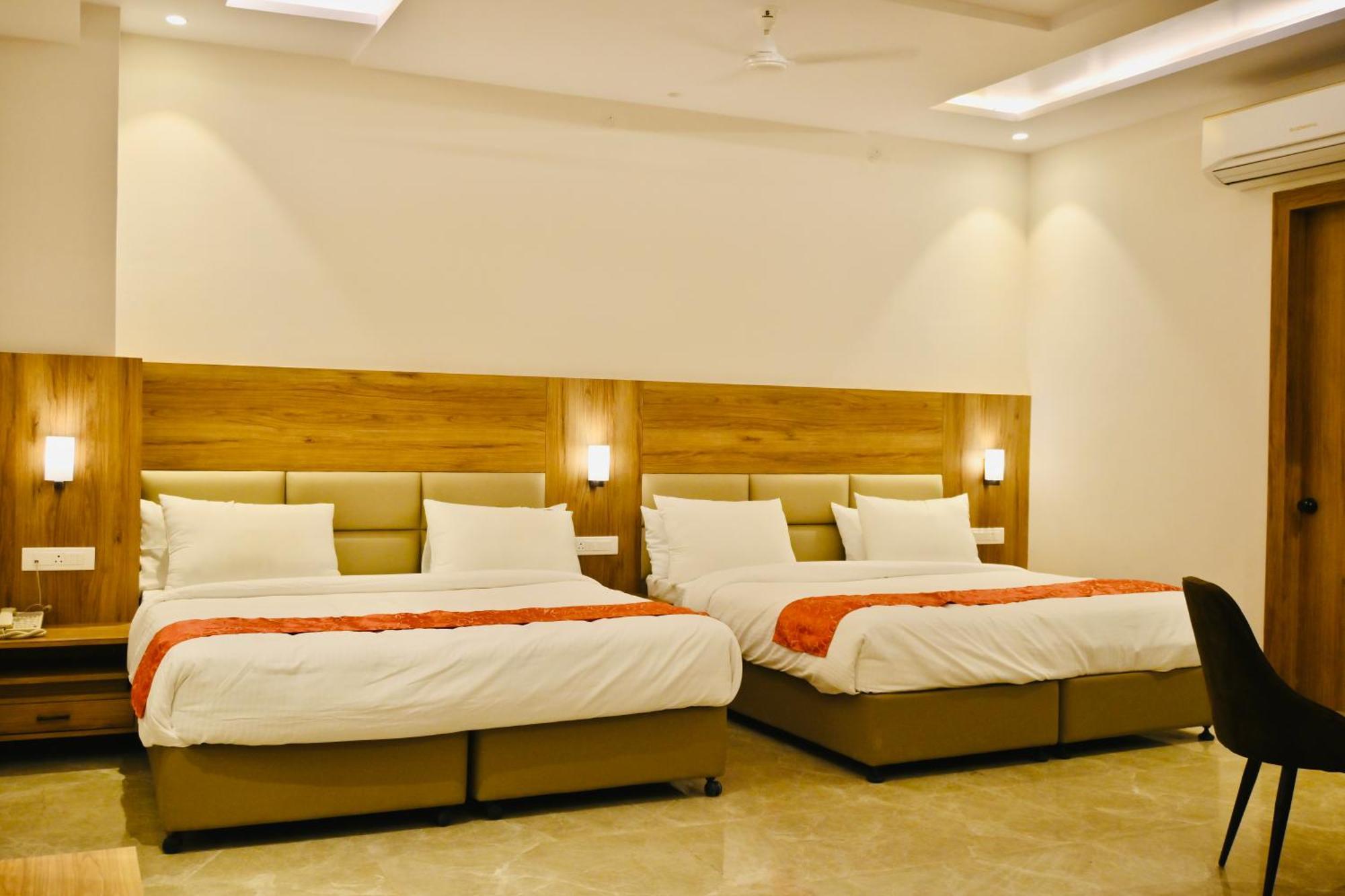 Hotel Ss Grand Канпур Экстерьер фото