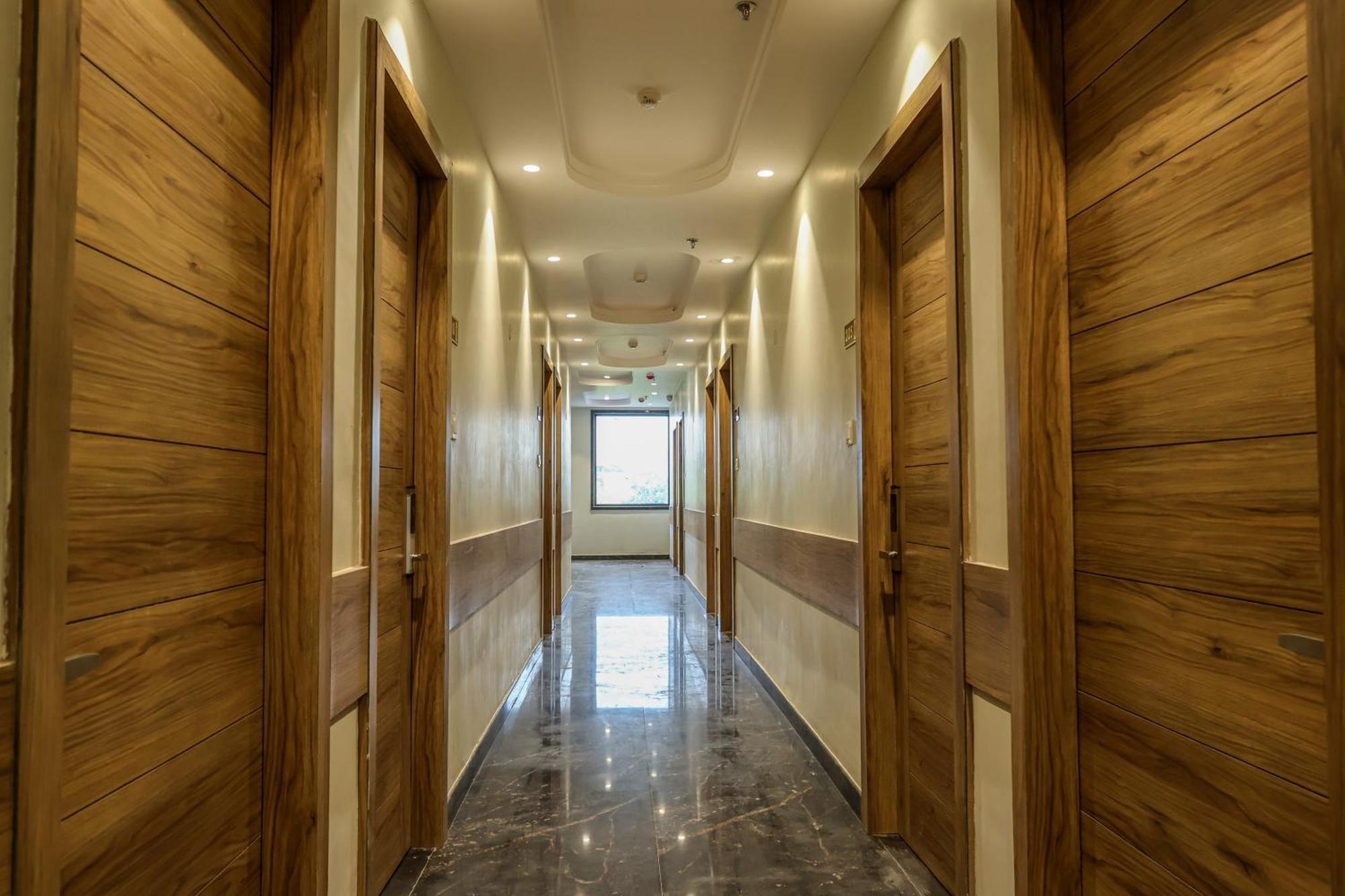 Hotel Ss Grand Канпур Экстерьер фото