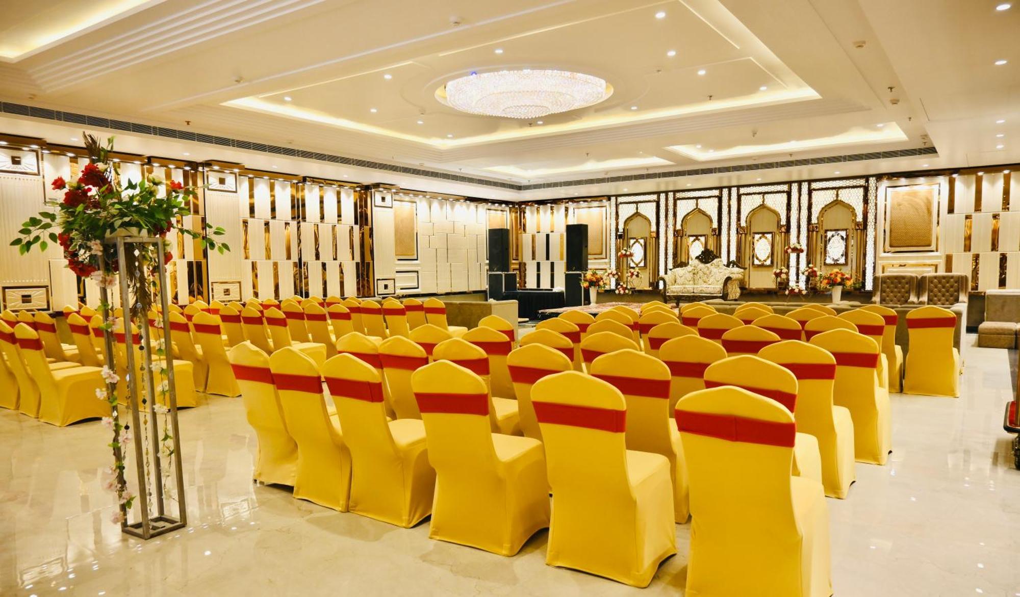 Hotel Ss Grand Канпур Экстерьер фото