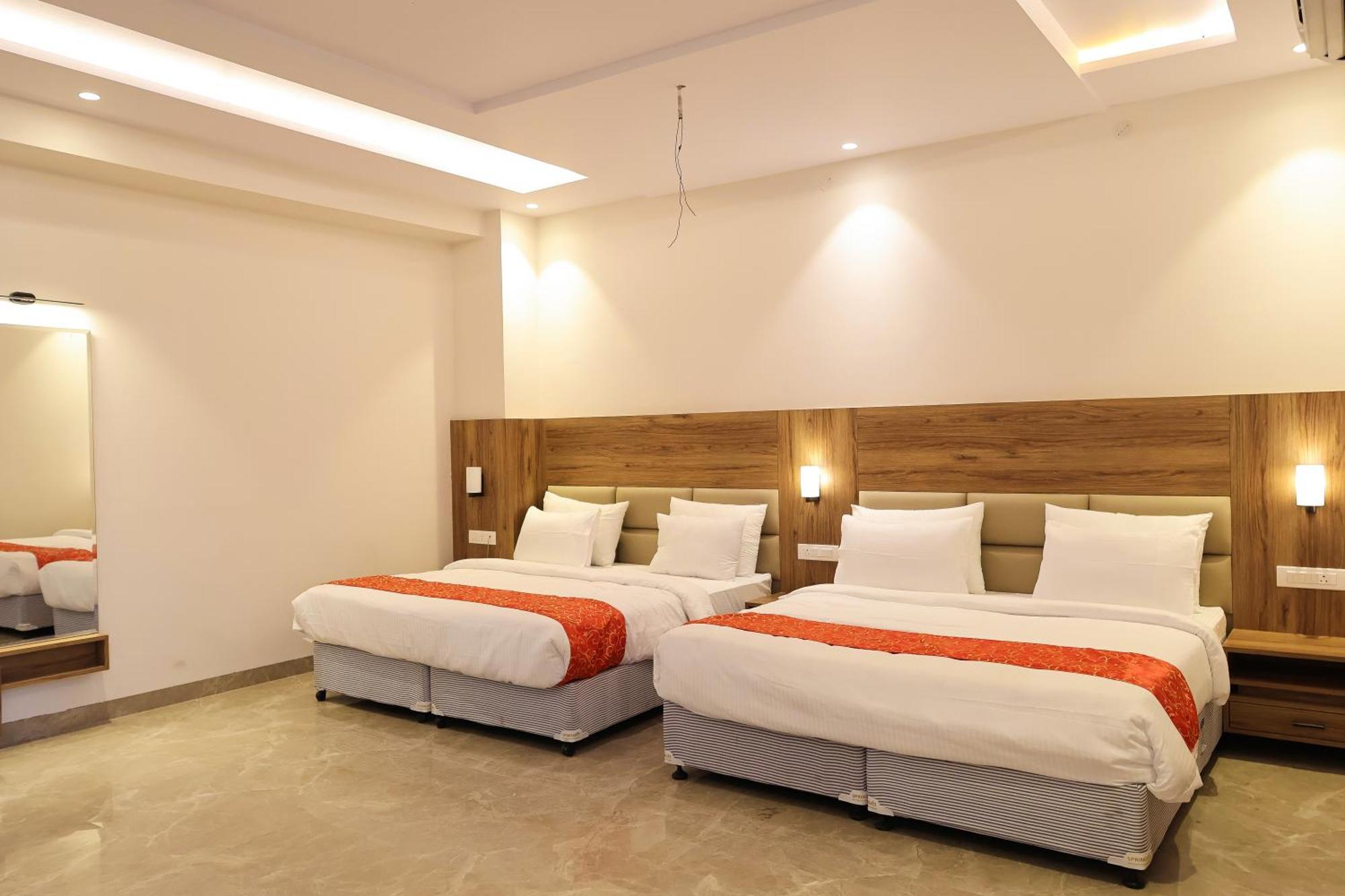 Hotel Ss Grand Канпур Экстерьер фото