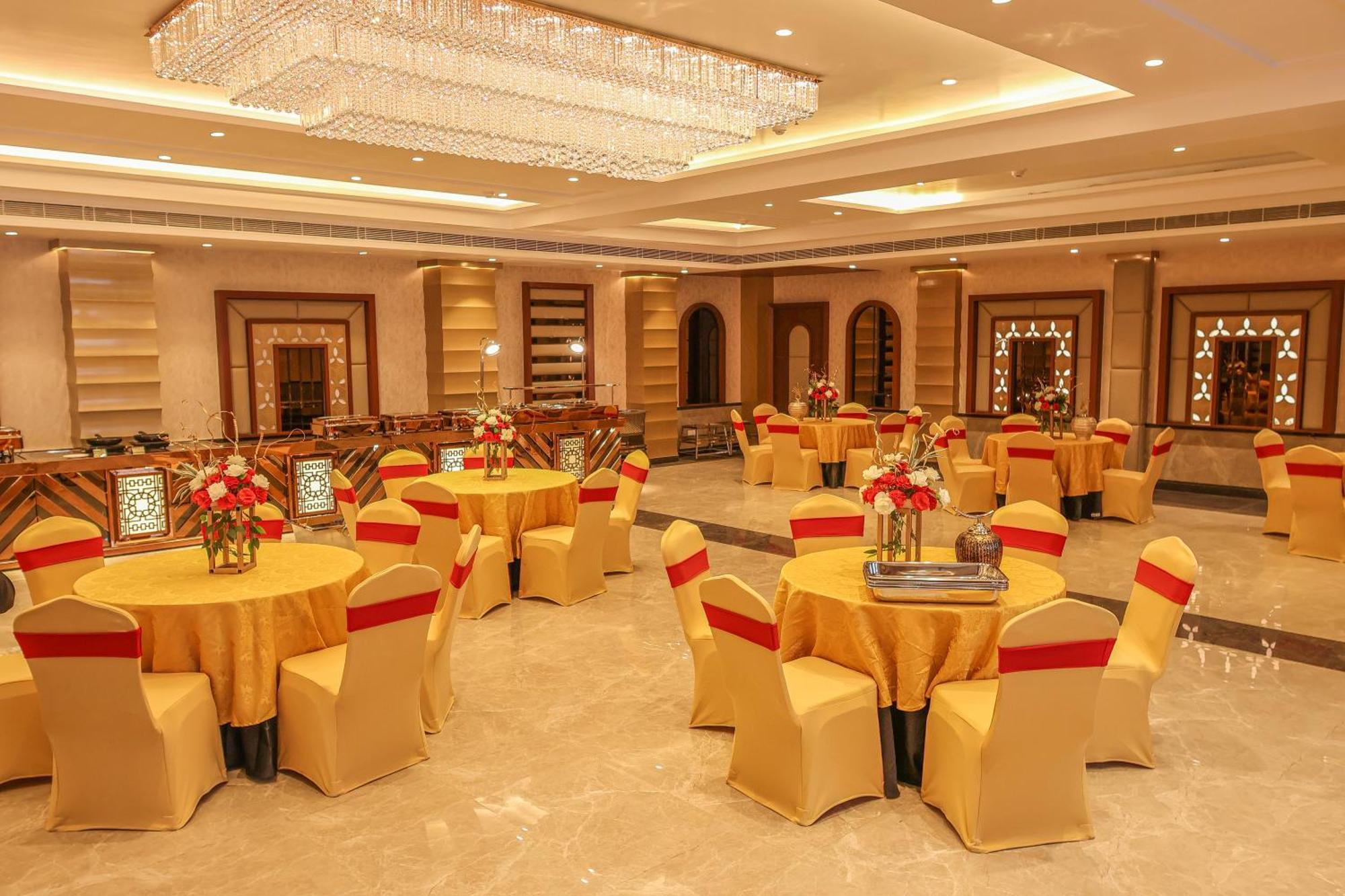 Hotel Ss Grand Канпур Экстерьер фото