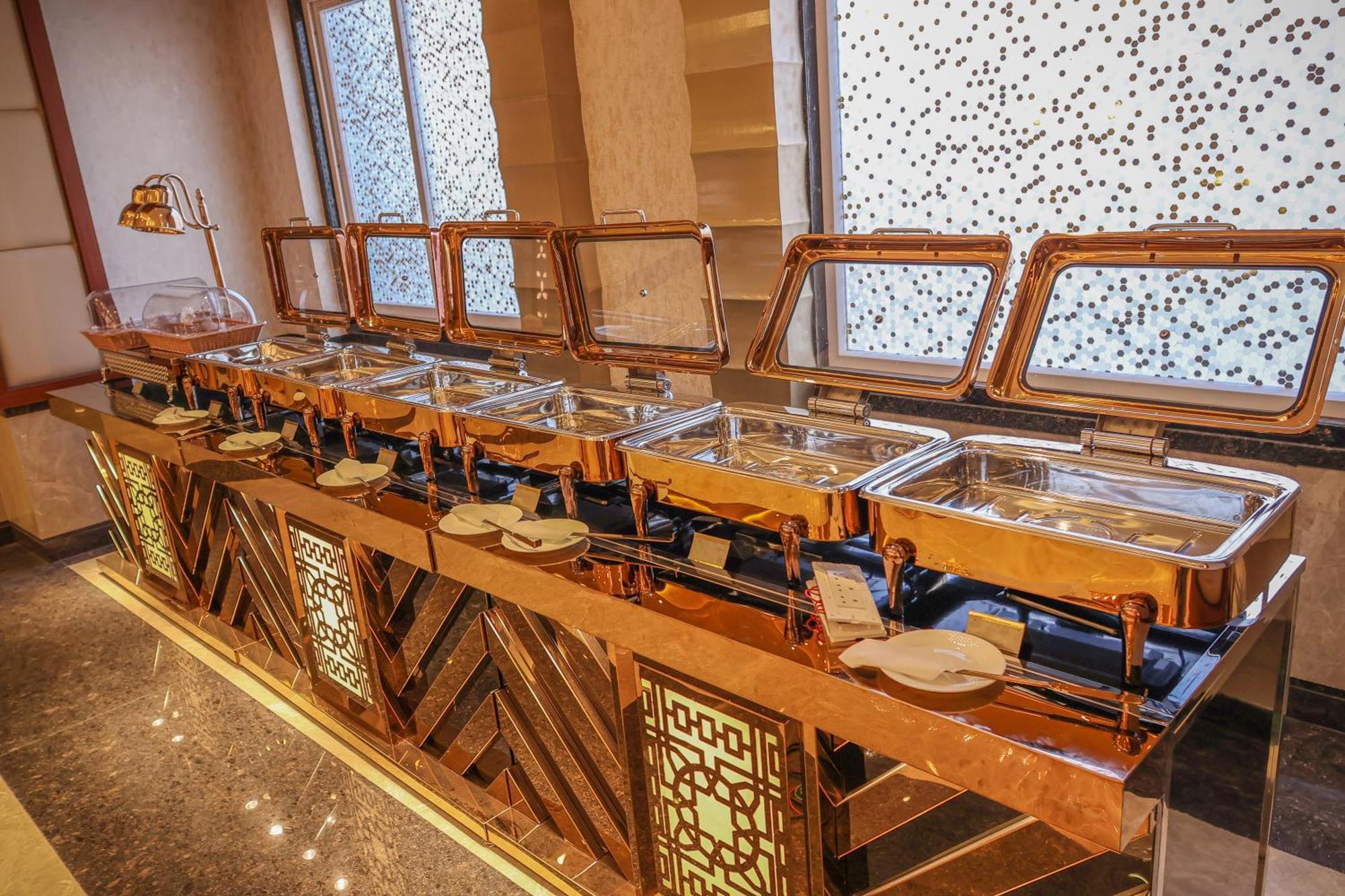 Hotel Ss Grand Канпур Экстерьер фото