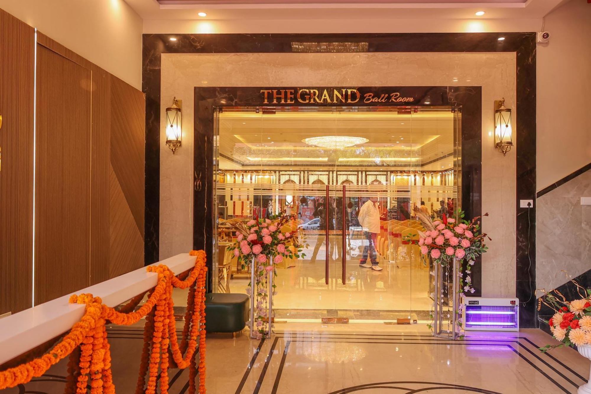 Hotel Ss Grand Канпур Экстерьер фото