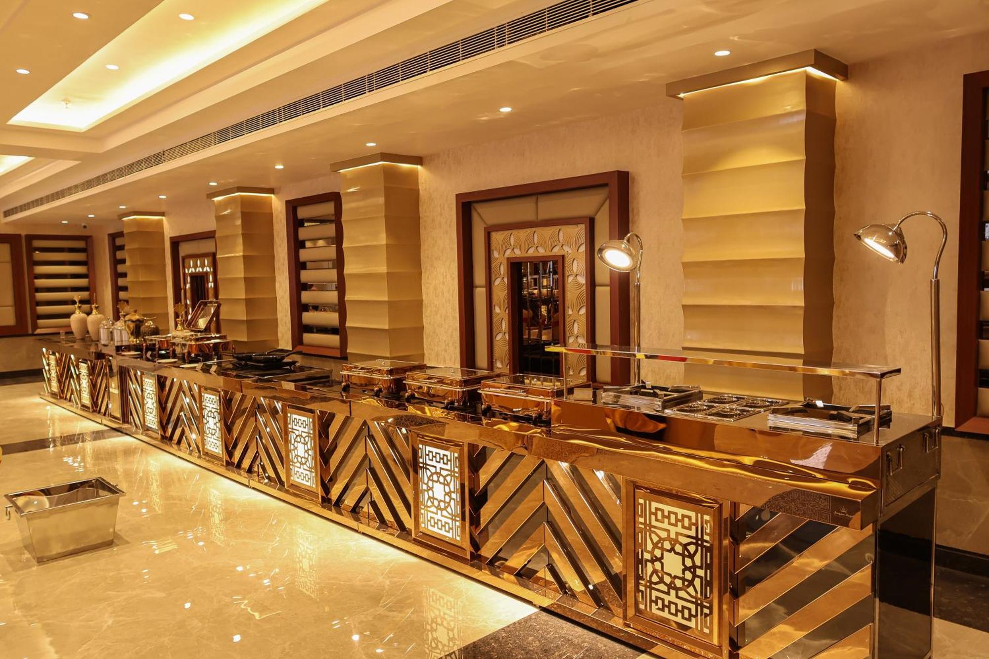 Hotel Ss Grand Канпур Экстерьер фото